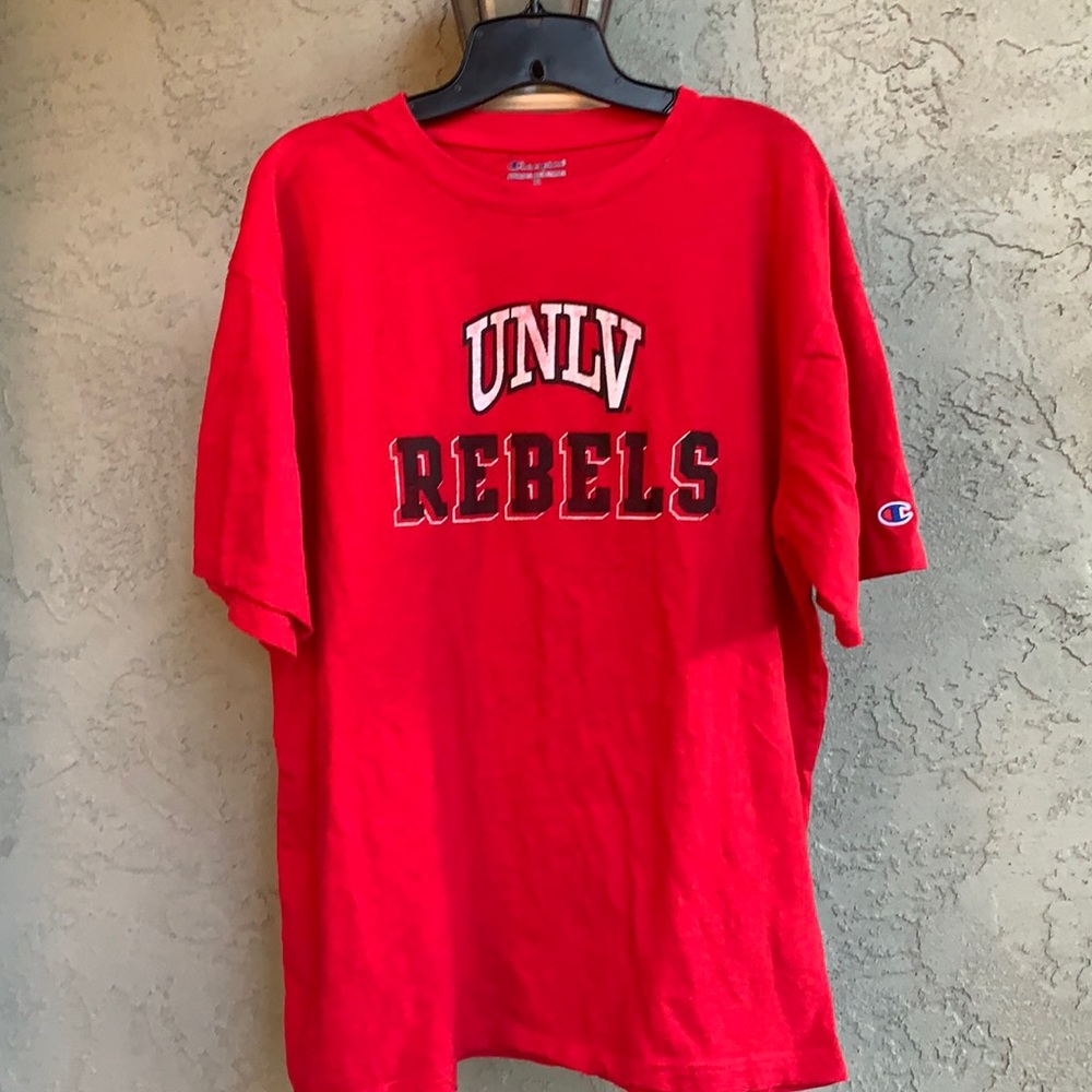 🌸🌸 3/$20 Champion UNLV Rebels t shirt
